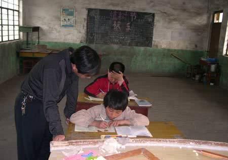 同一屋檐下 相关产品