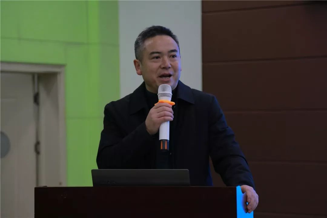 低压槽：欲望之城