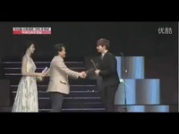 同一屋檐下 相关产品