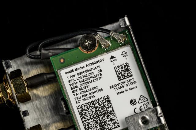 他悄悄溜进她的私信里