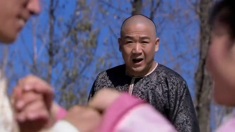 他朝那边走了 产品图片