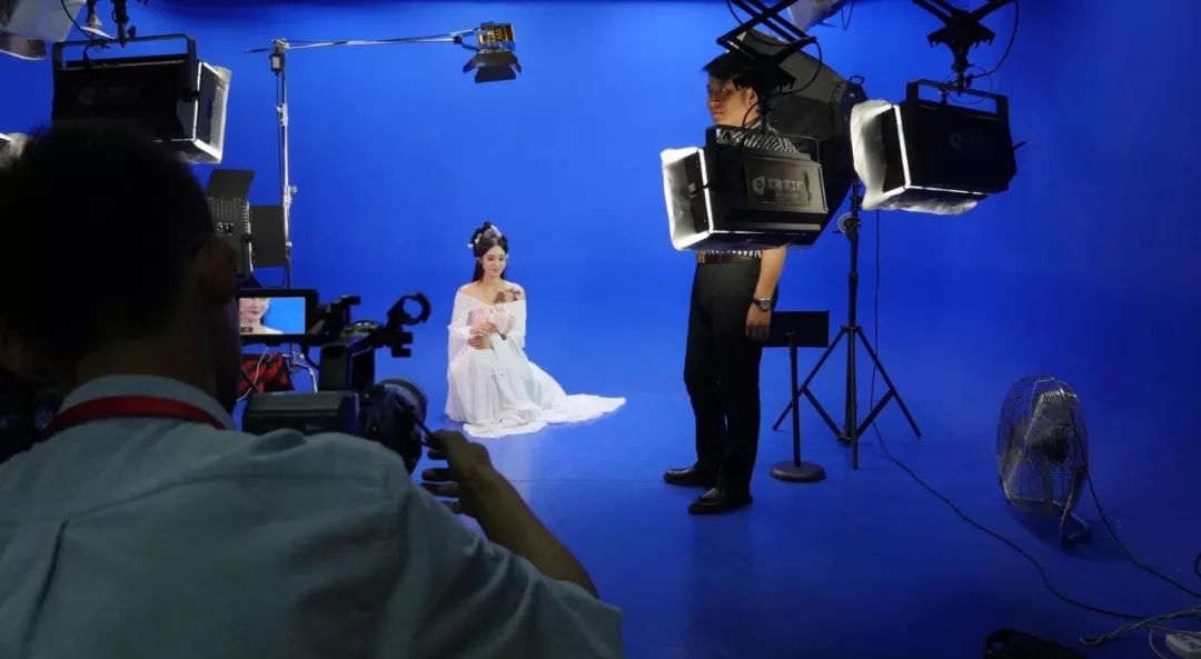 你得来看她 产品主图